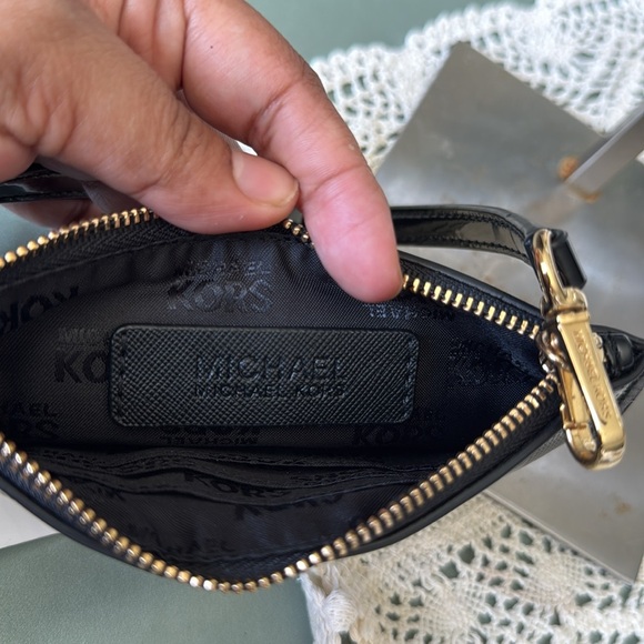 Micheal kors Elegant Black Patent Leather Wristlet - Picture 7 of 10